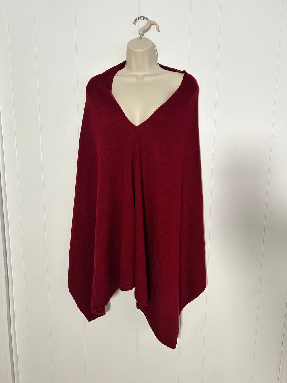 Cashmere Poncho Red/Burgundy V-Neck Made in Nepal Excellent Condition One Size